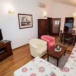In 5559 Διαμέρισμα