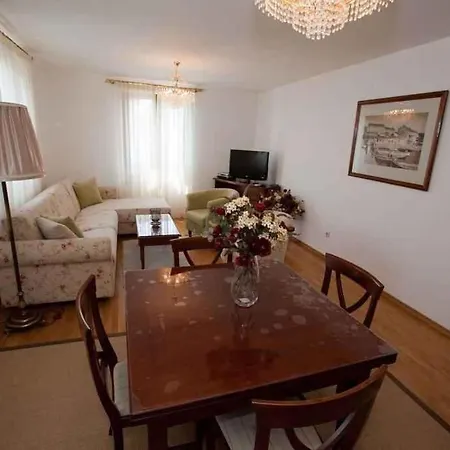 In 5559 Apartment